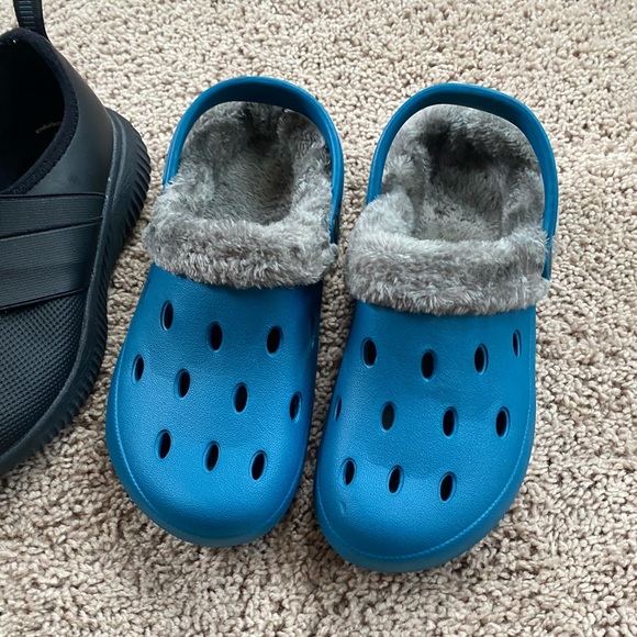 2 pairs of shoes - Picture 2 of 11